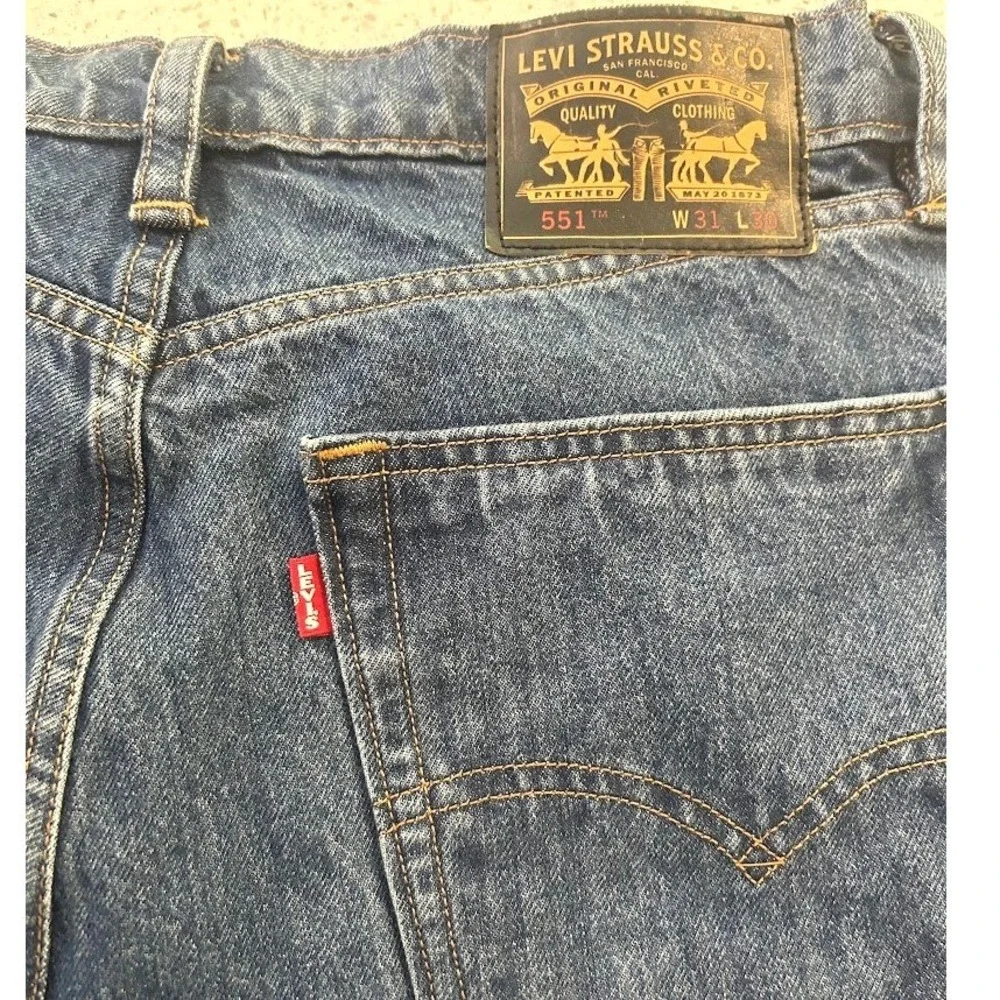 Levis 551 Z Mens Authentic Straight Skater Jeans 31x30 Med. Wash Blue 47744-0006